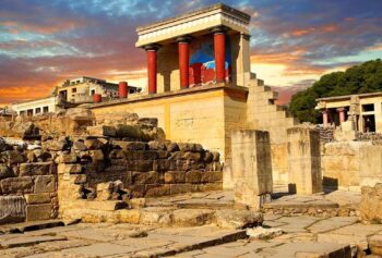Private Tour at the Palace of Knossos and Archaelogical Museum in Crete